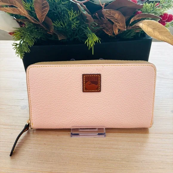 Dooney & Bourke Women’s Light Pink Leather Long Zipper Wallet Tan Interior - Picture 1 of 5